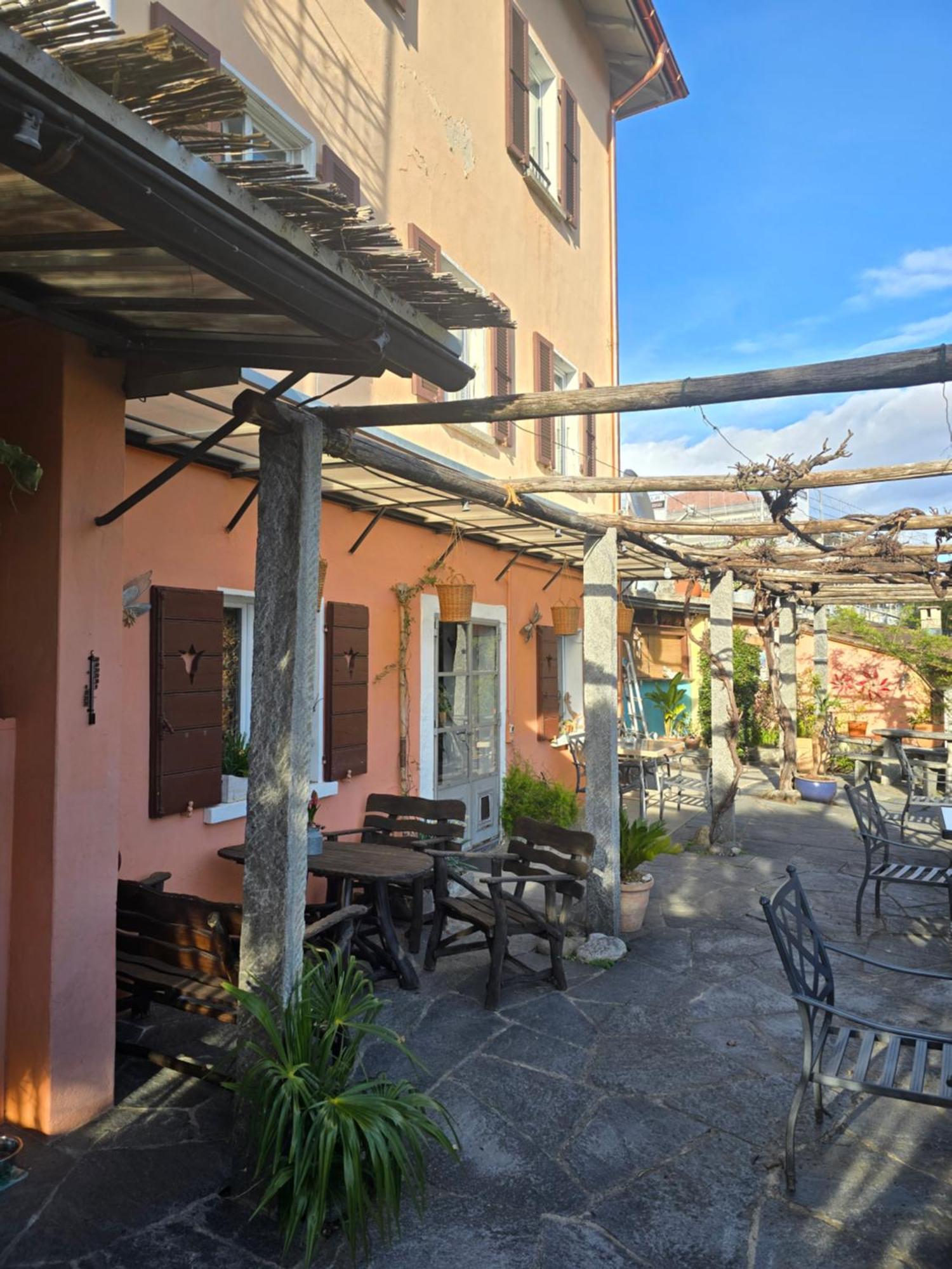 Pensione Olanda Locarno Buitenkant foto